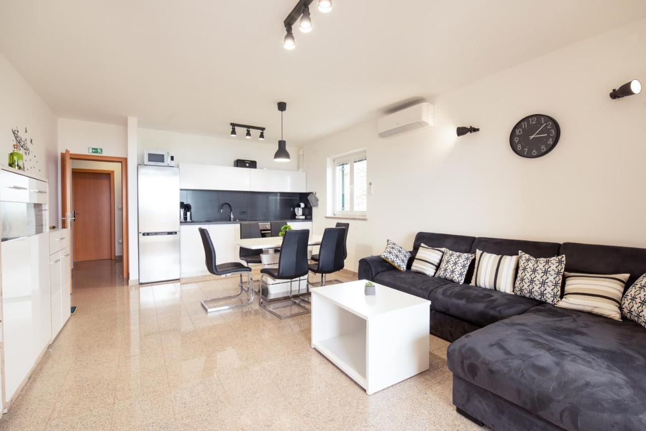 Seaview Apartment Lea Icici Exterior photo